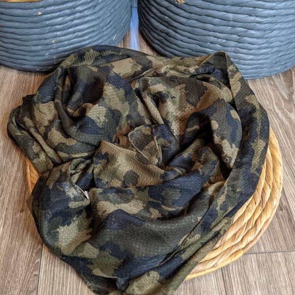 [2/$30] NWT - ONLY Camouflage Scarf - Picture 2 of 5